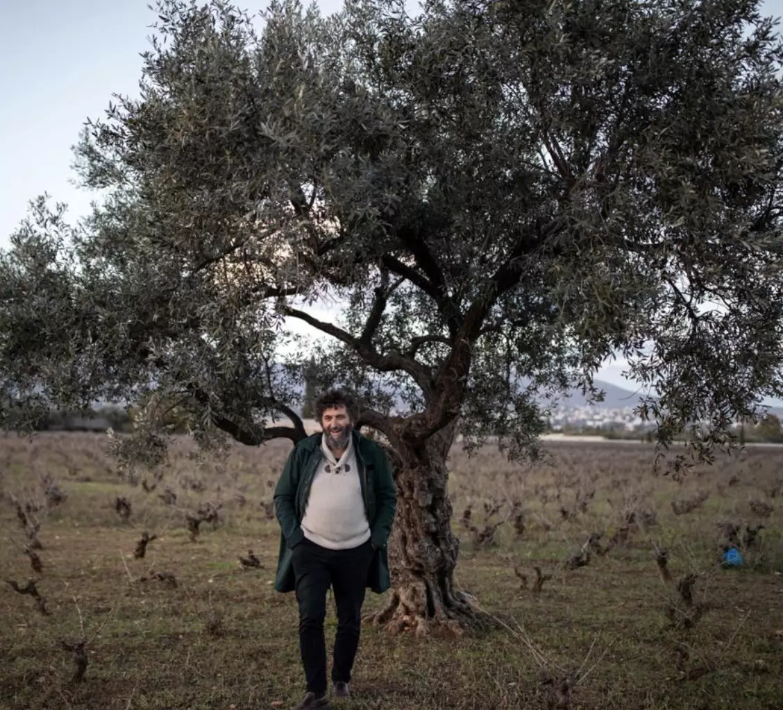 Vigneron de la famille Georgas dans ses vignes de la Mesogia, Attique